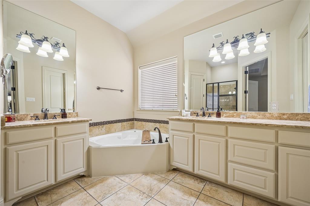 840 Butchart Drive Property Photo 21