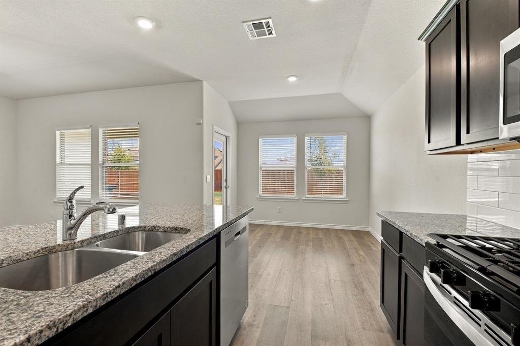 7424 Alfriston Place Property Photo 4