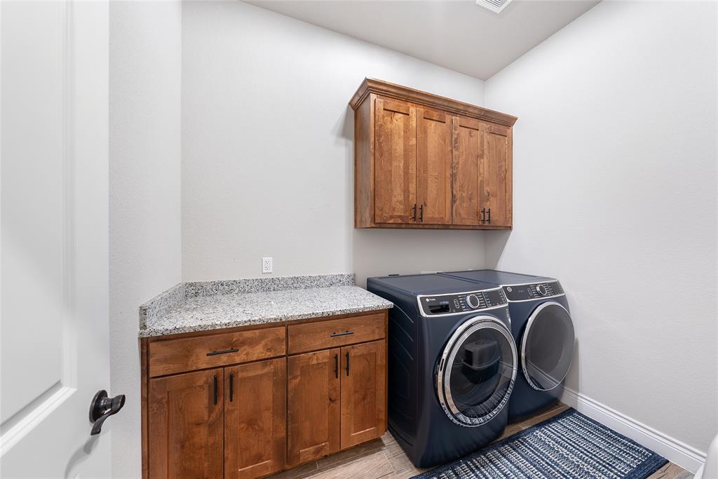 1075 Knoxmiller Court Property Photo 16
