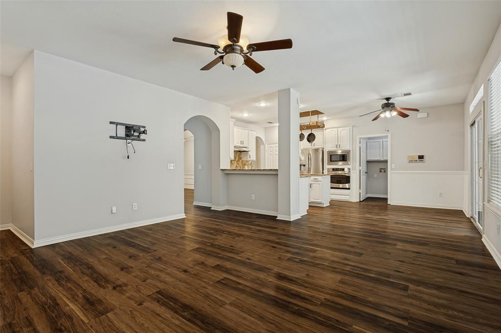 1116 Shadetree Lane Property Photo 3