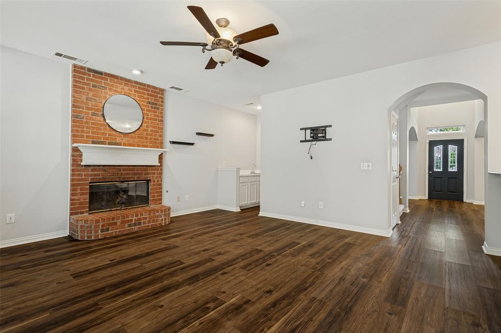 1116 Shadetree Lane Property Photo 5