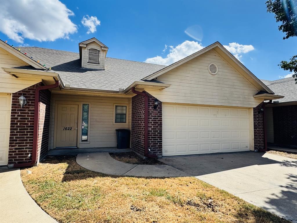 1622 Summer Hill Court Property Photo 1