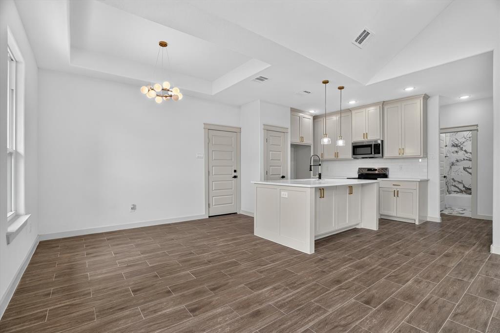 5849 Black Pine Circle Property Photo 4