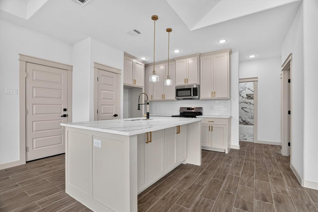 5849 Black Pine Circle Property Photo 6