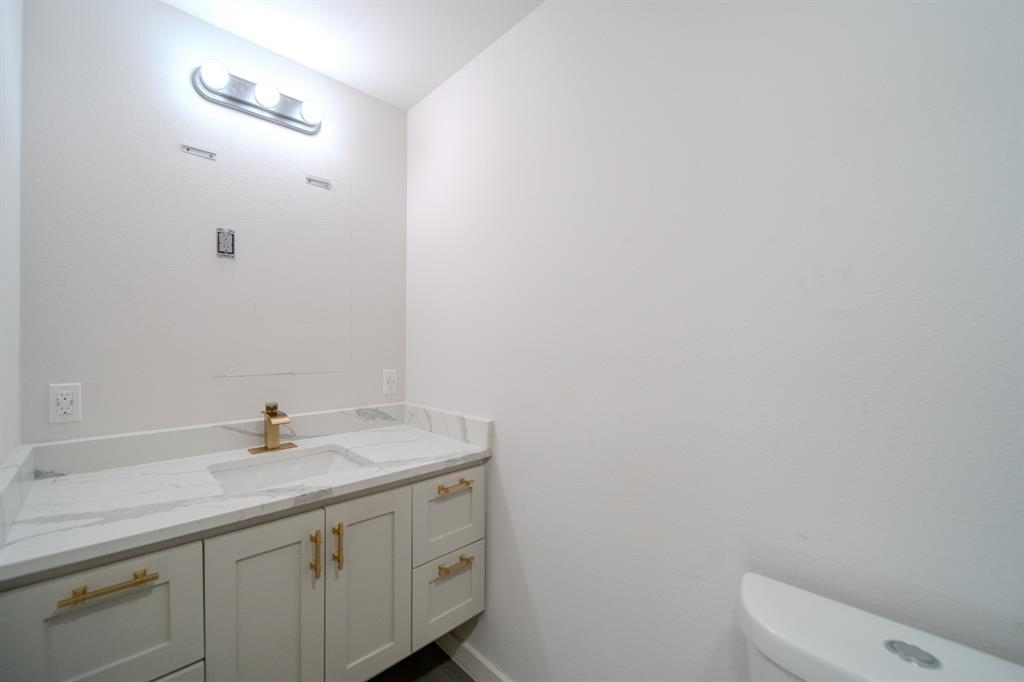 7054 Fairdale Avenue Property Photo 12