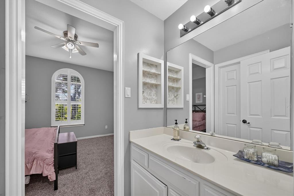 1425 Fairlakes Pointe Drive Property Photo 18