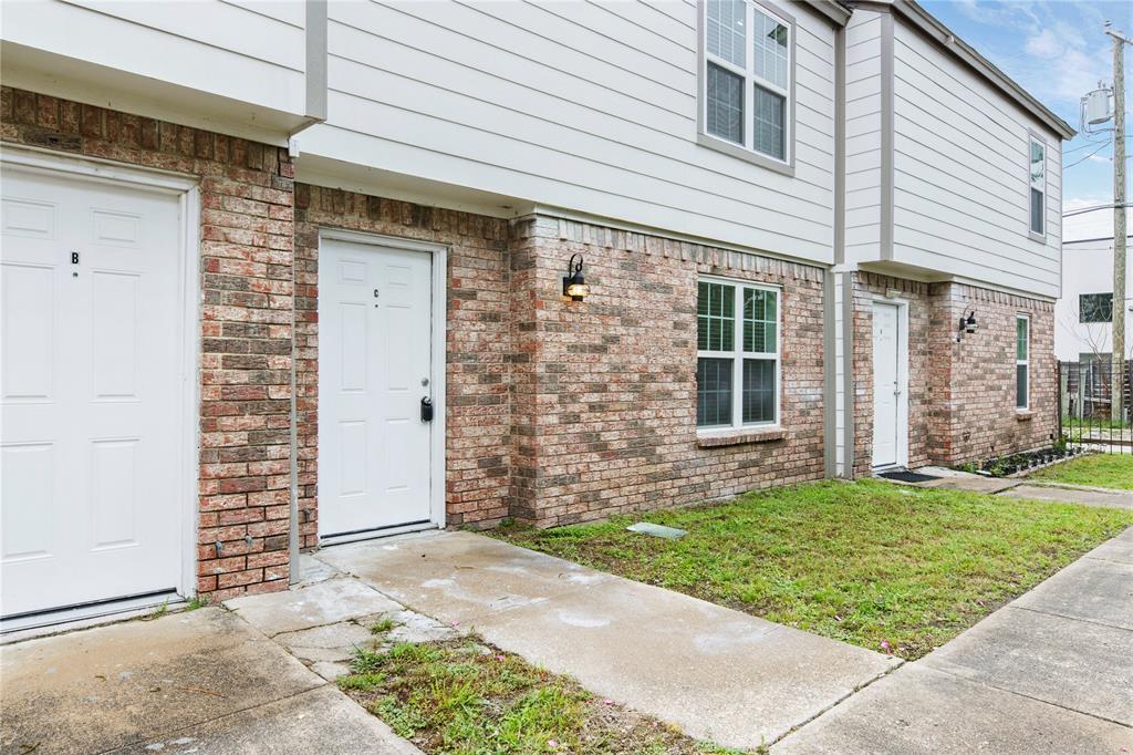 4620 San Jacinto B Property Photo 1