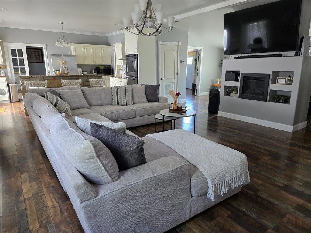 441 Glesk Property Photo 3