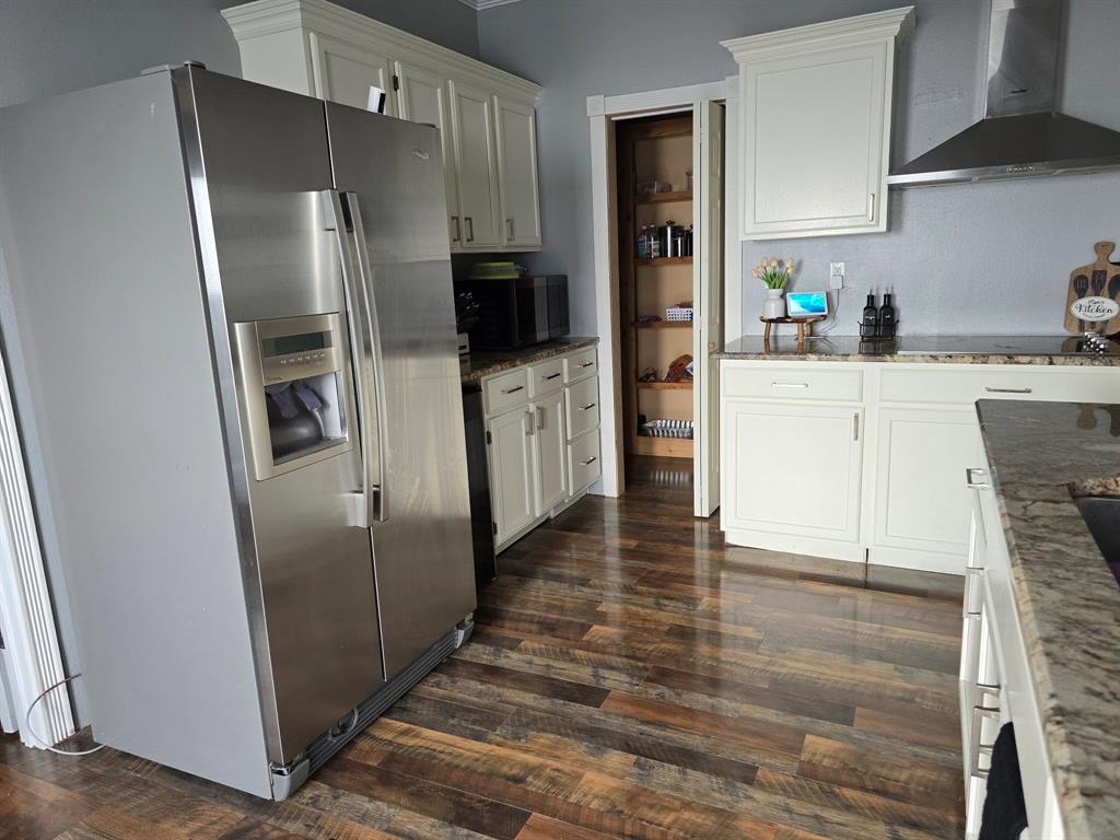 441 Glesk Property Photo 7