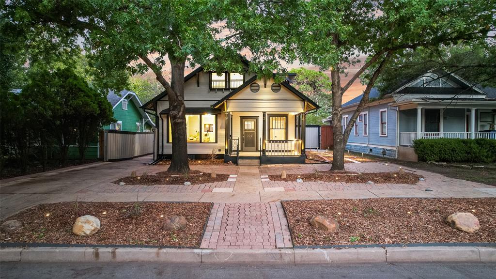 924 N Winnetka Avenue Property Photo 1