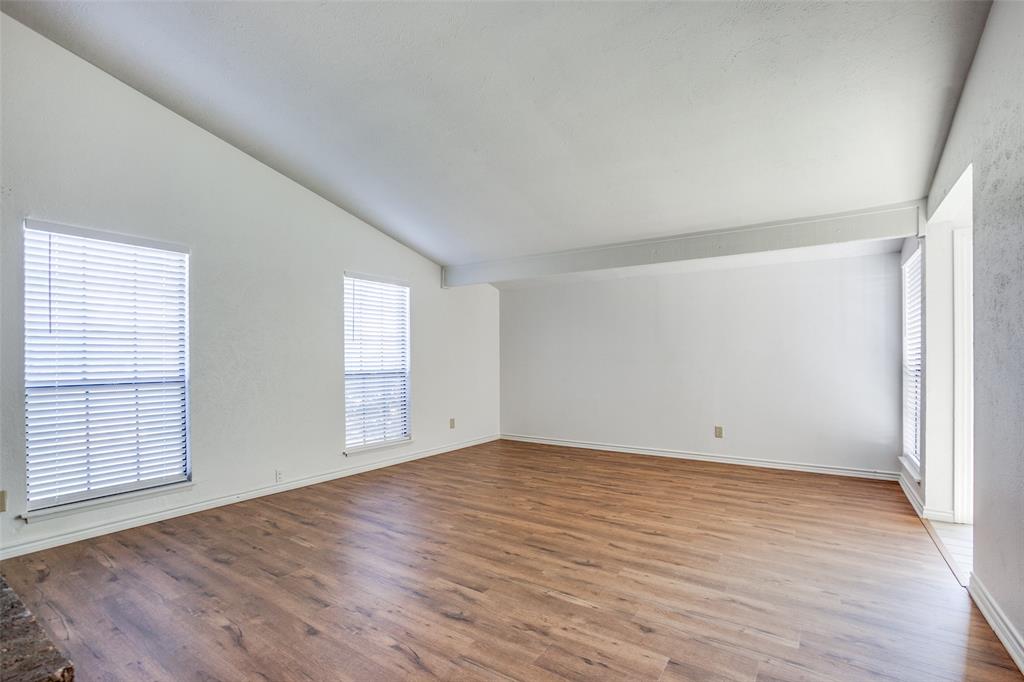960 Lockhart Drive Property Photo 3