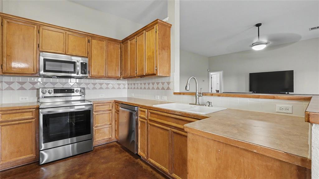 8462 Bell Meadows Boulevard Property Photo 4