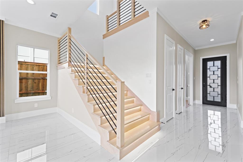 707 Buckalew Street Property Photo 3