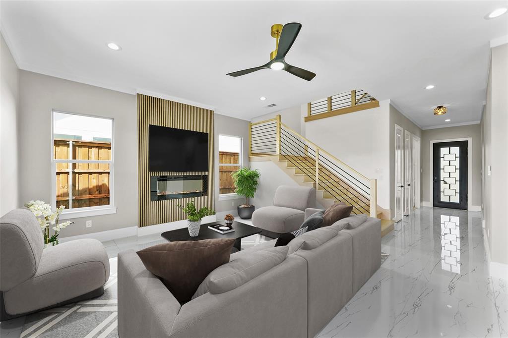 707 Buckalew Street Property Photo 4