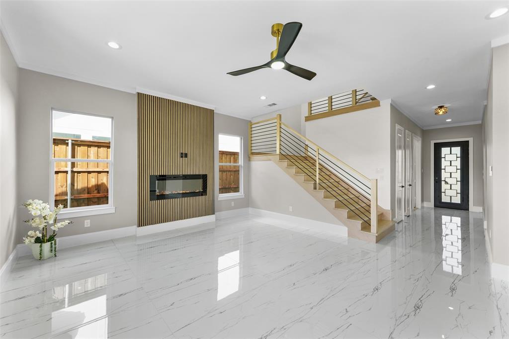 707 Buckalew Street Property Photo 5