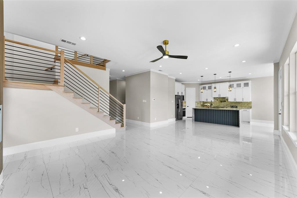 707 Buckalew Street Property Photo 6