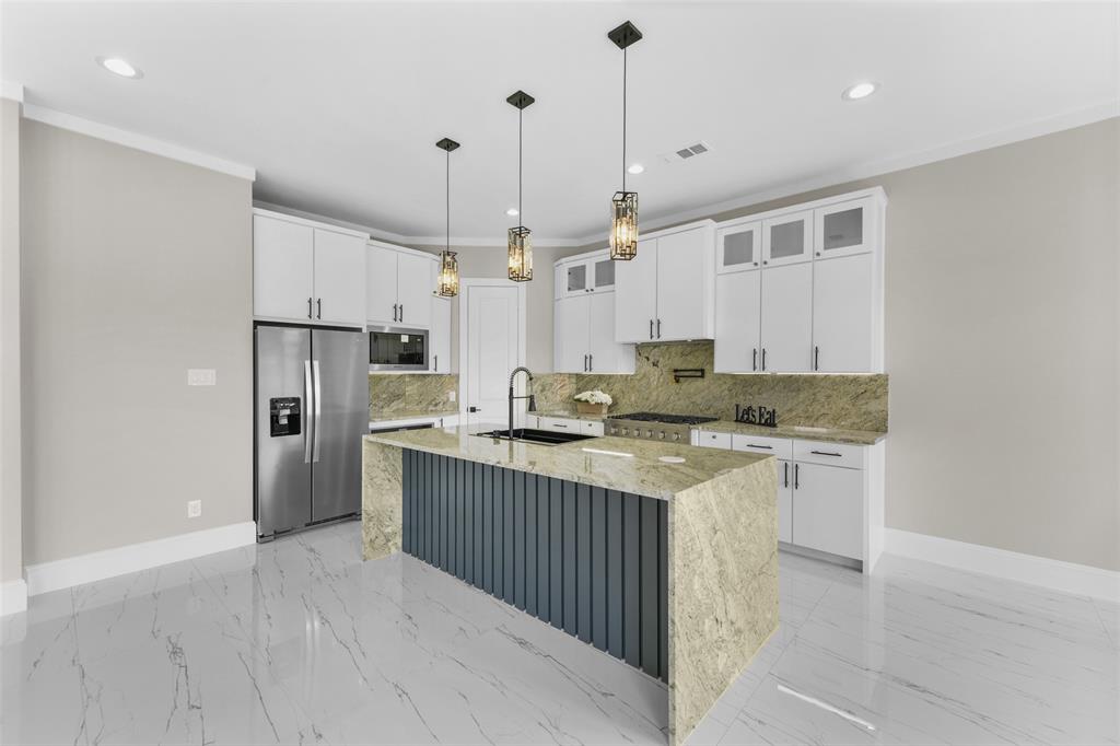 707 Buckalew Street Property Photo 10