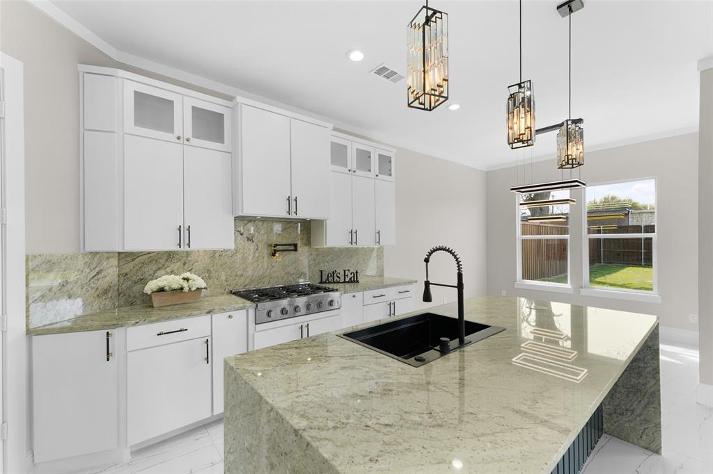 707 Buckalew Street Property Photo 11