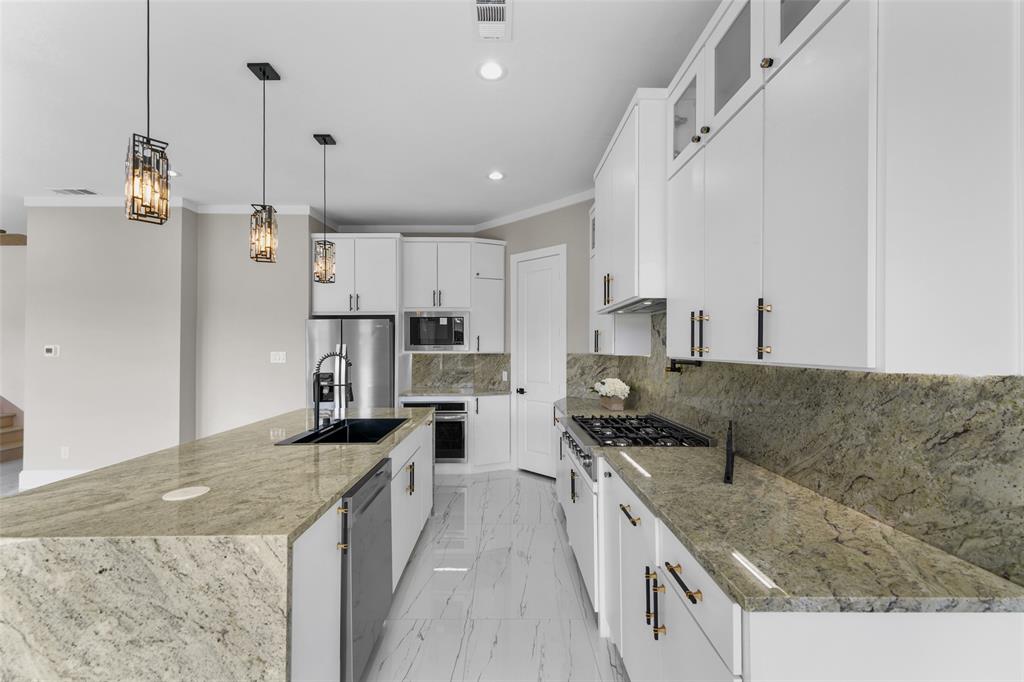 707 Buckalew Street Property Photo 12
