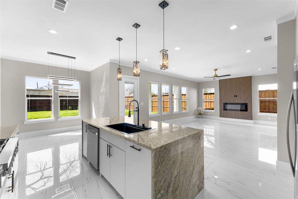 707 Buckalew Street Property Photo 13