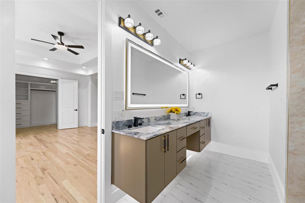 707 Buckalew Street Property Photo 25