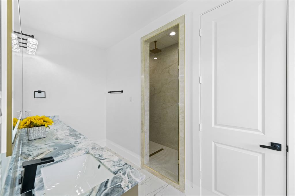 707 Buckalew Street Property Photo 26