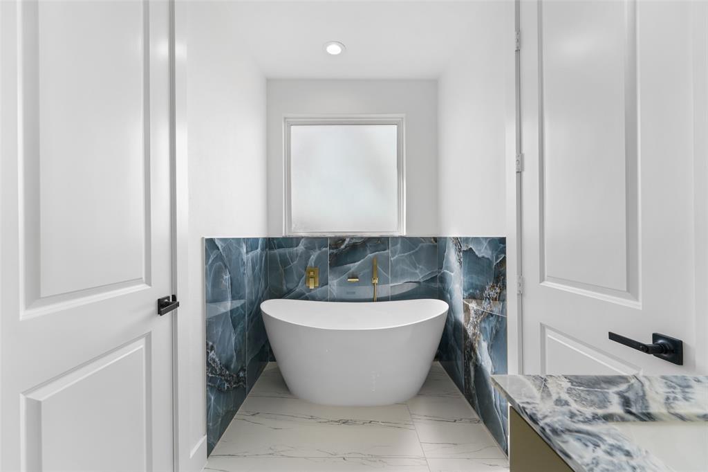 707 Buckalew Street Property Photo 27