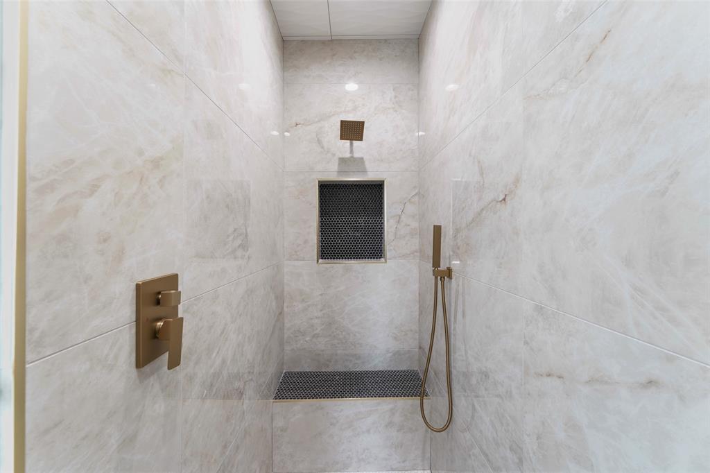 707 Buckalew Street Property Photo 28