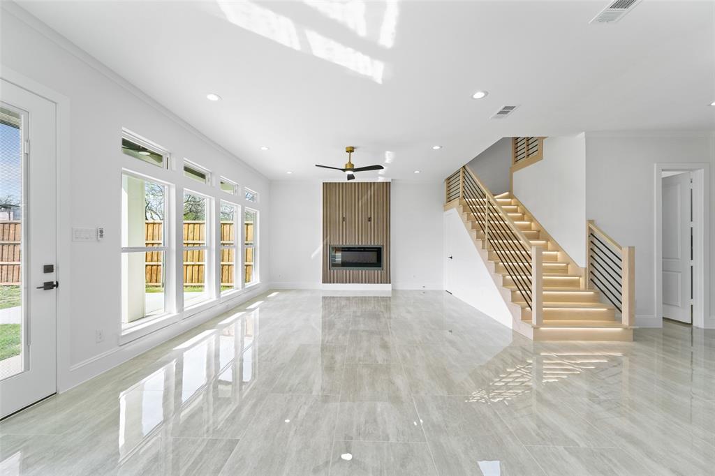 703 Buckalew Street Property Photo 9