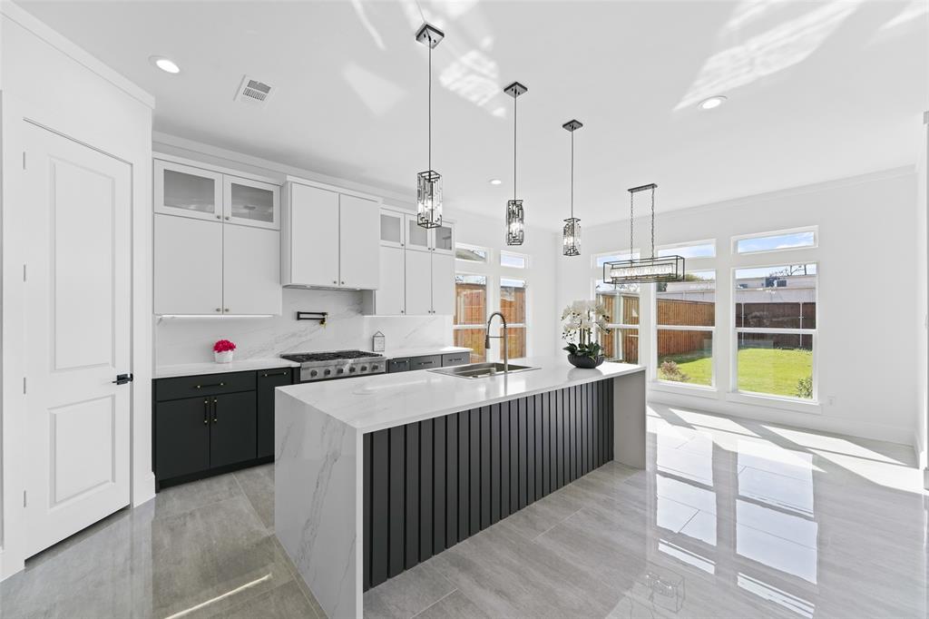 703 Buckalew Street Property Photo 13