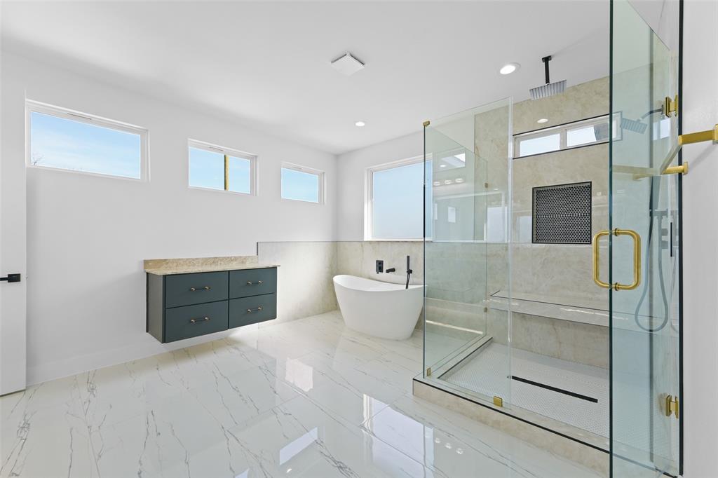 703 Buckalew Street Property Photo 24