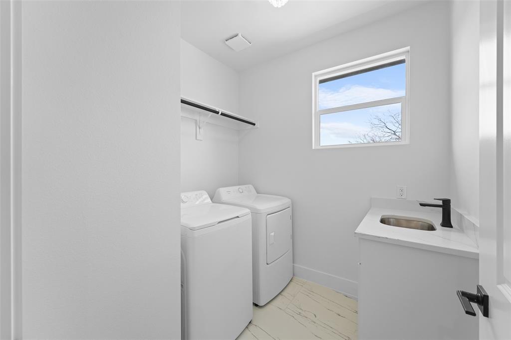 703 Buckalew Street Property Photo 32