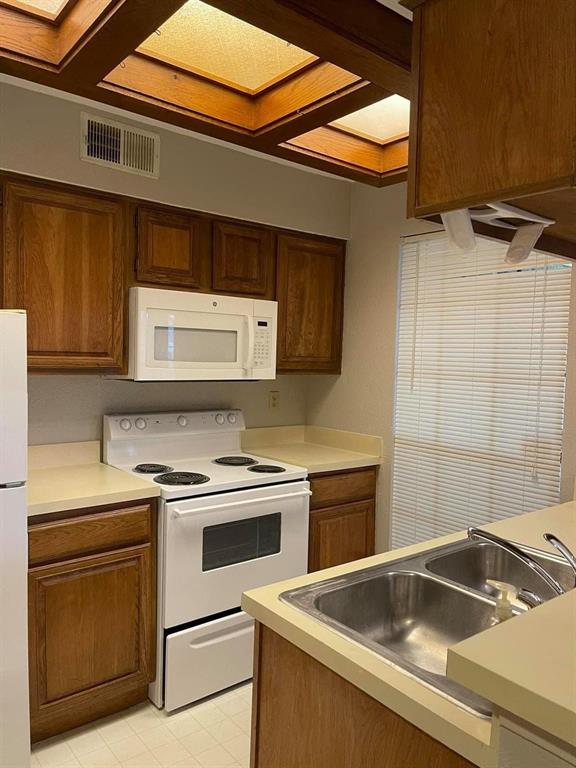 3110 Devonshire Drive 216 Property Photo 7