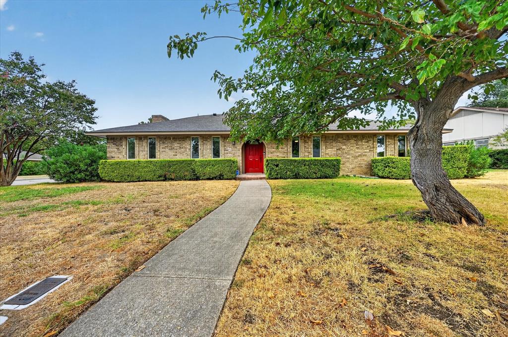 215 Roma Drive Property Photo 1