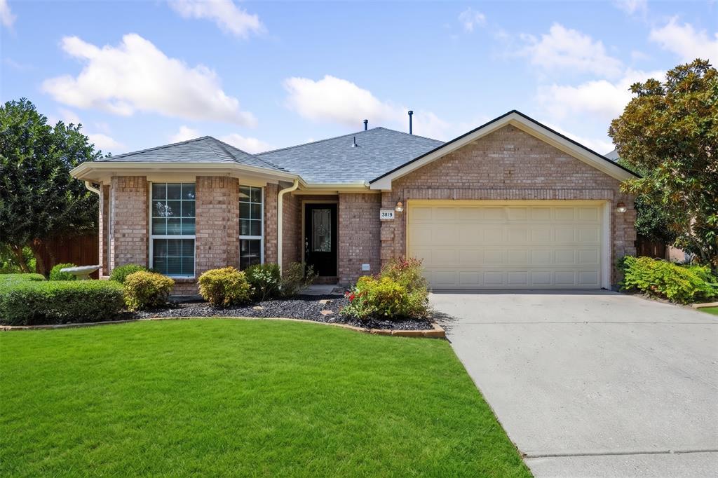3819 Wolf Creek Lane Property Photo 3