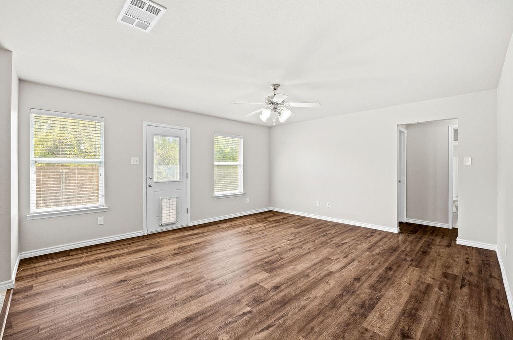 3819 Wolf Creek Lane Property Photo 4