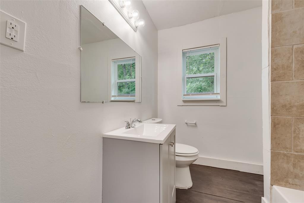 2706 Hector Street Property Photo 13