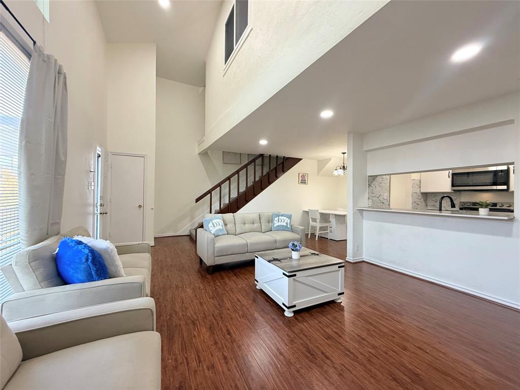 3131 Wycliff Avenue Property Photo 1