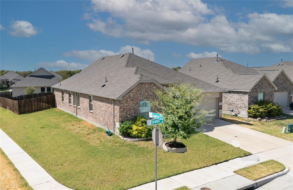 528 Sycamore Drive Property Photo 1