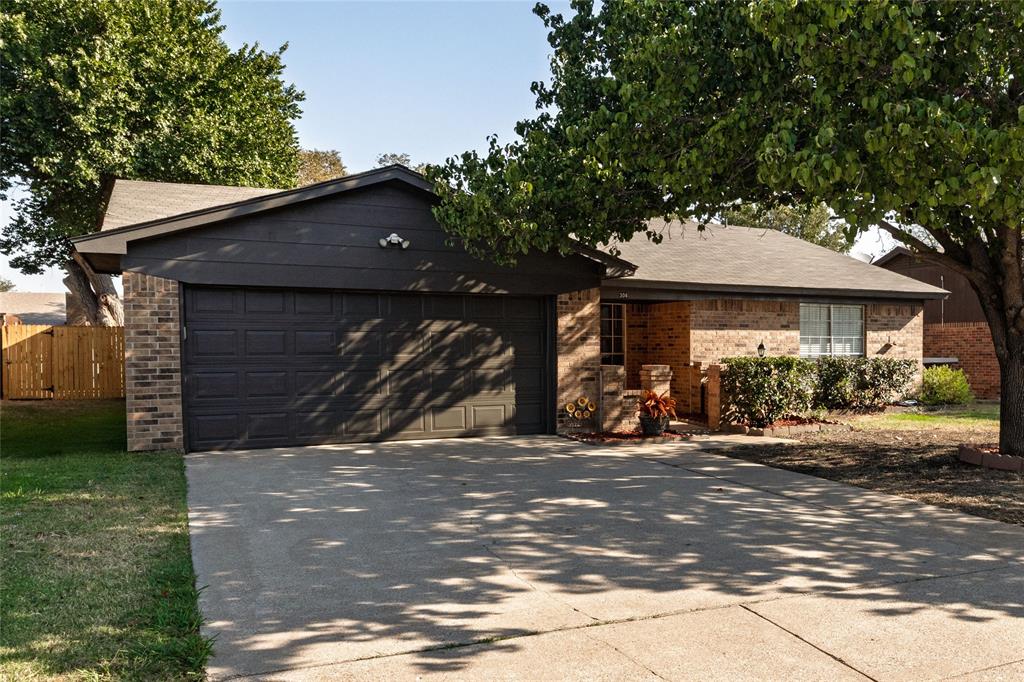 304 Cambridge Drive Property Photo 1