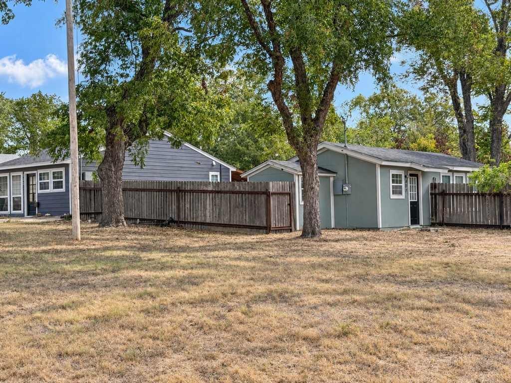 405 S 6th Street Property Photo 2