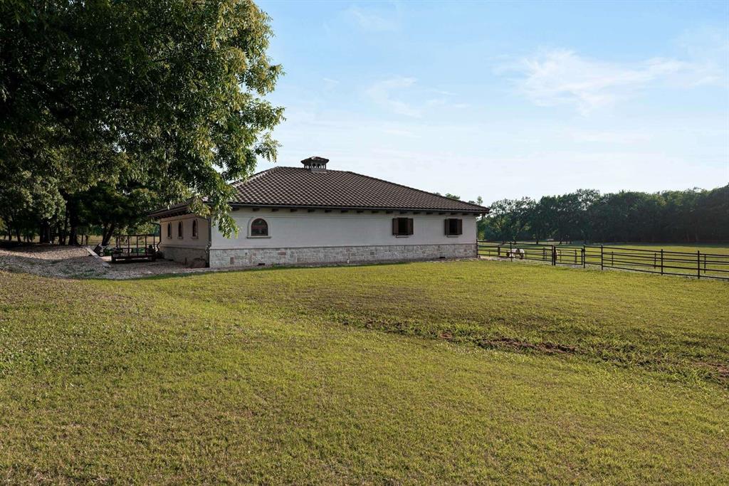 2115 Paradise Ranch Trail Property Photo 32