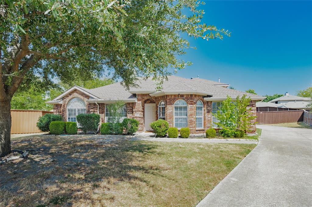 1606 Autumn Glen Court Property Photo 2