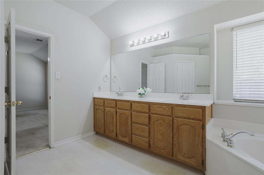 1606 Autumn Glen Court Property Photo 5