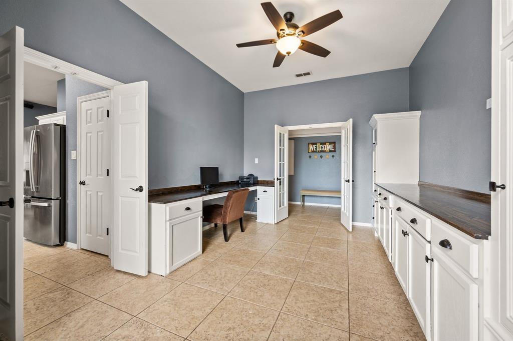 501 Kempson Court Property Photo 8