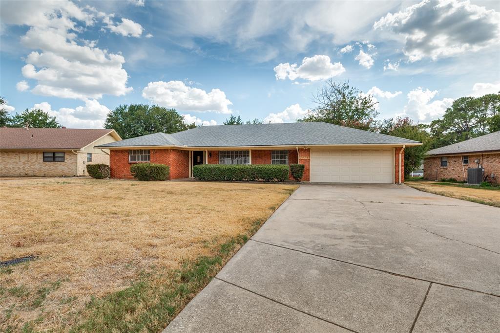 1713 Briardale Court Property Photo 2