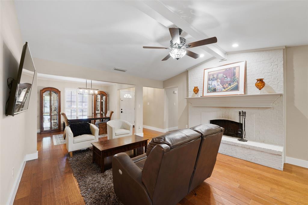 1602 Meadowglen Lane Property Photo 1