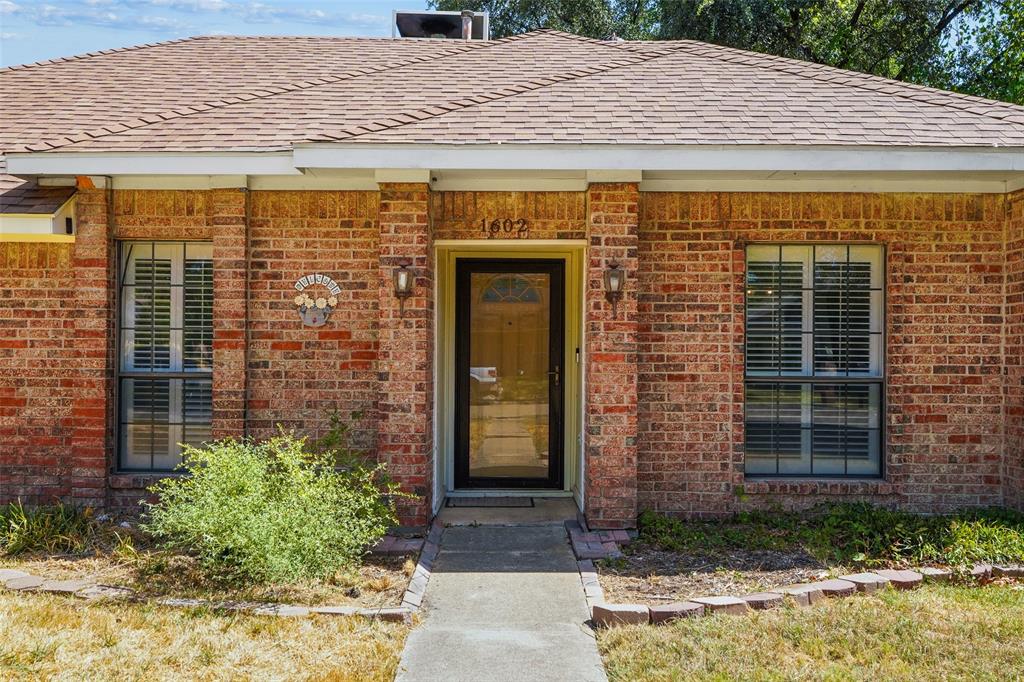 1602 Meadowglen Lane Property Photo 3