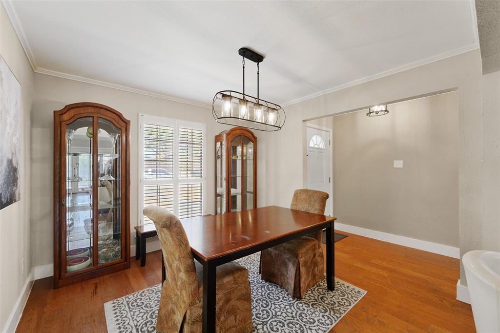 1602 Meadowglen Lane Property Photo 17