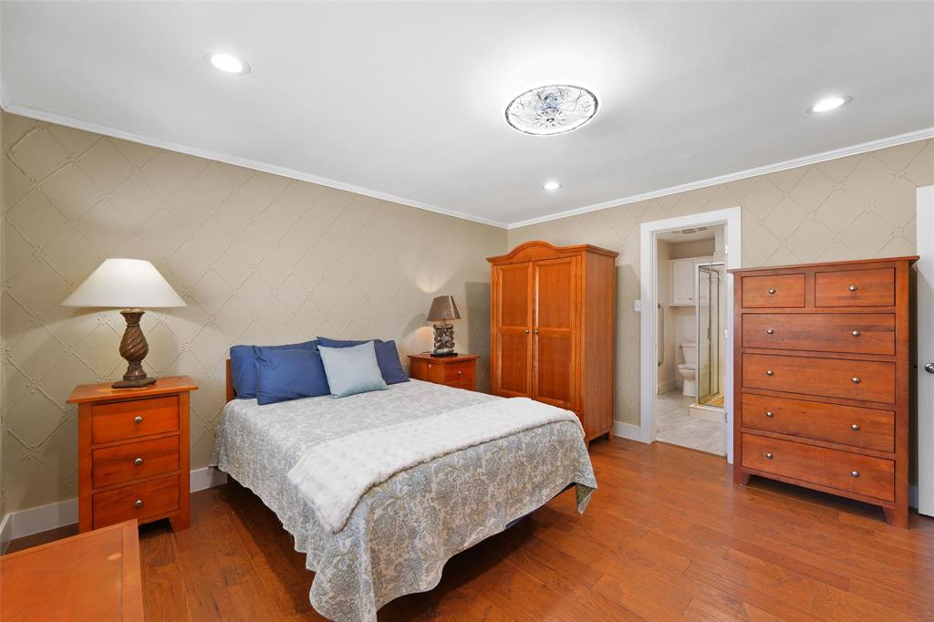 1602 Meadowglen Lane Property Photo 23
